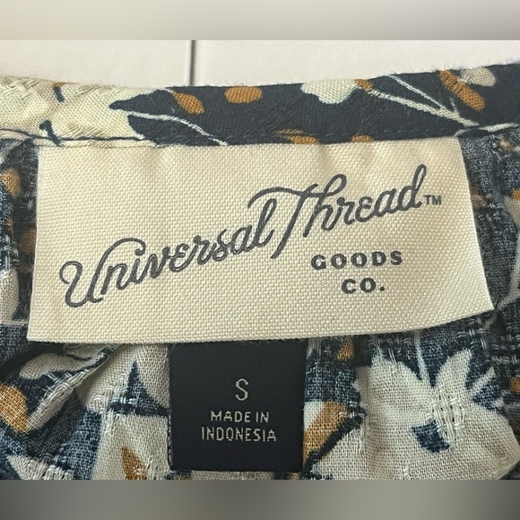 Universal Threads navy gold cream peplum style elastic waist blouse. size Small - Picture 9 of 15